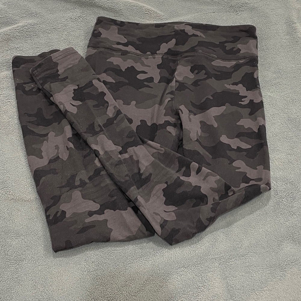 Camo leggings from Target. Slightly worn. Size small.